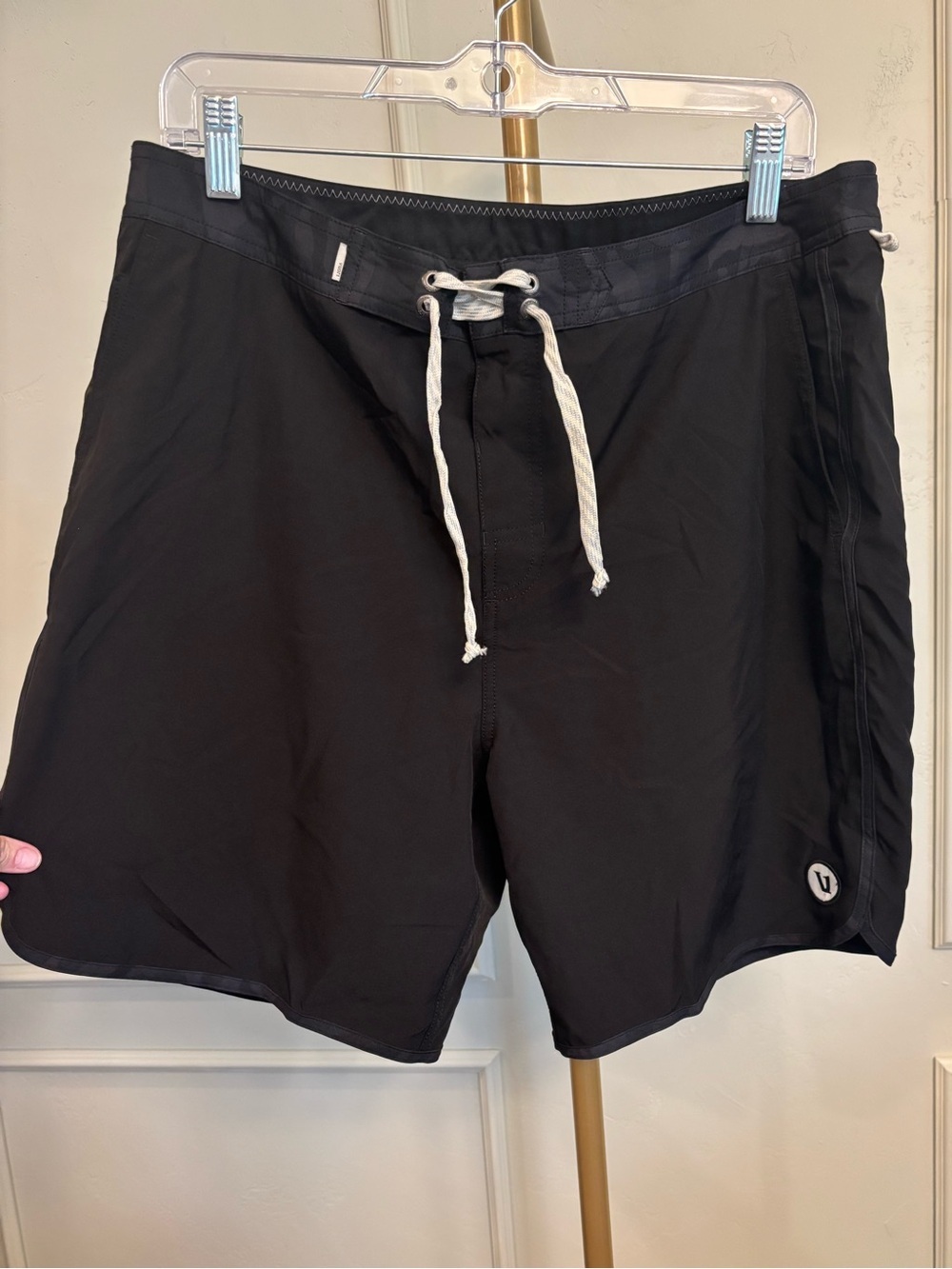 Vuori Black Men's Swim Board Shorts Camo Accent MSRP $78